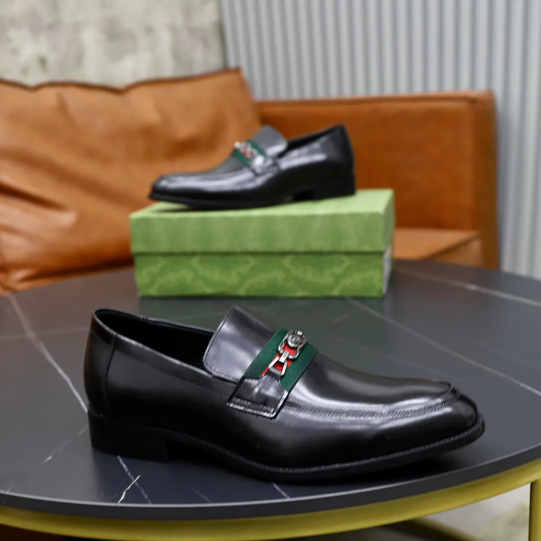 Men's shoes: 250🙅‍♂️🙅‍♂️🙅‍♂️Niuli Brand: GUCCI Size: 38-44 (45 can be customized) Level: Counter classic Material: Original soft cowhide upper Comfortable cowhide lining Original lightweight outsole Style category: Business casual footwear Driving leather shoes Color: Actual picture color